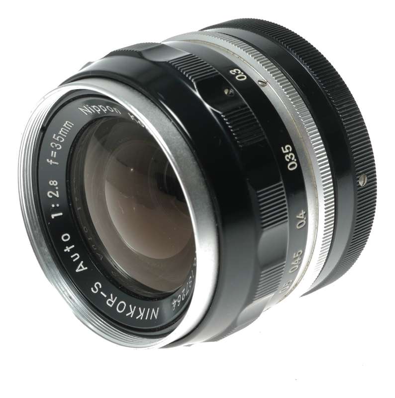 Nippon Kogaku Nikkor-S Auto 1:2.8 f=35mm wide angle camera lens