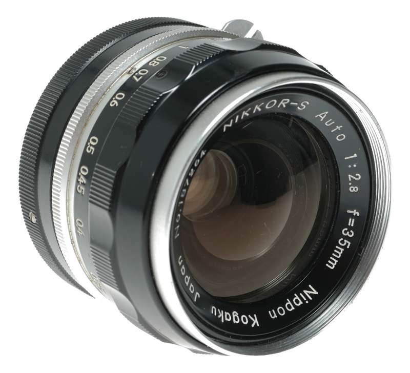 Nippon Kogaku Nikkor-S Auto 1:2.8 f=35mm wide angle camera lens