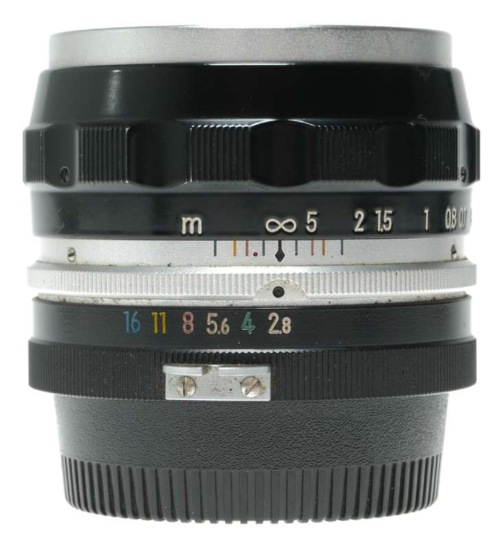 Nippon Kogaku Nikkor-S Auto 1:2.8 f=35mm wide angle camera lens