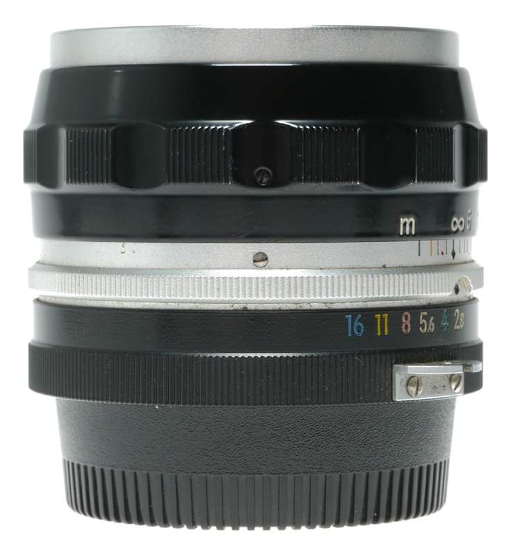 Nippon Kogaku Nikkor-S Auto 1:2.8 f=35mm wide angle camera lens