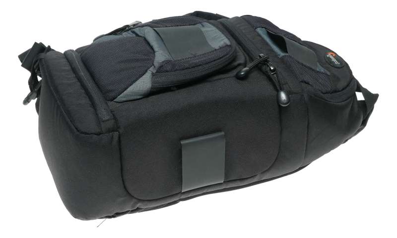 Lowepro Slingshot 100 AW Black DSLR camera bag with shoulder strap