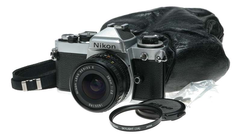 Nikon FE SLR 35mm Film Camera Series E 1:2.8/28 Lens Caps Pouch