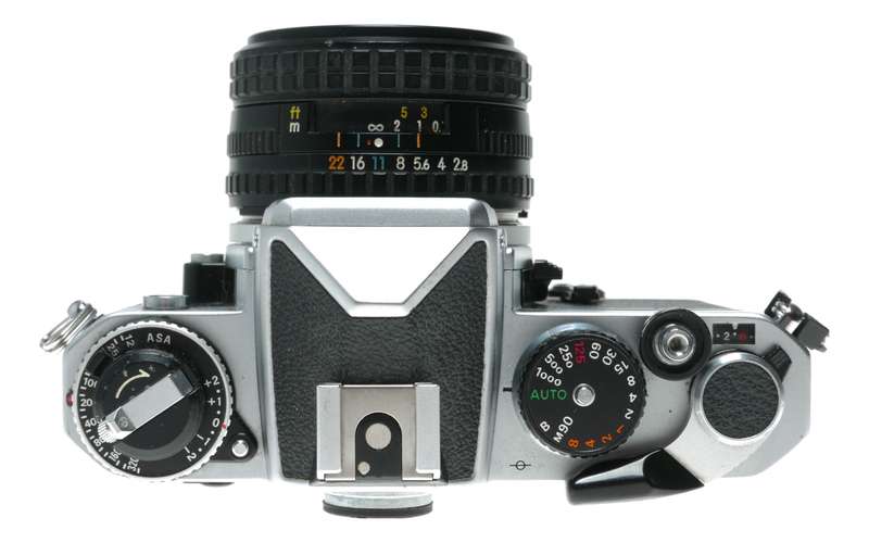 Nikon FE SLR 35mm Film Camera Series E 1:2.8/28 Lens Caps Pouch