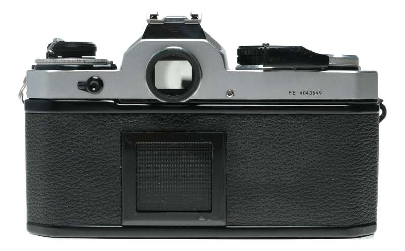 Nikon FE SLR 35mm Film Camera Series E 1:2.8/28 Lens Caps Pouch