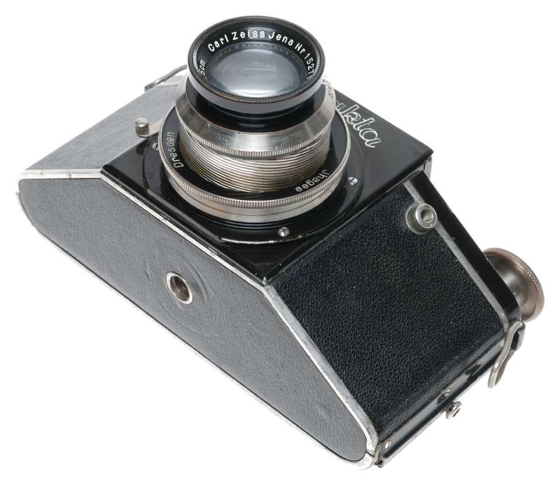 Ihagee Exakta B Type 2.2 SLR Camera Zeiss Jena Tessar 1:2.8 f=7.5cm Lens