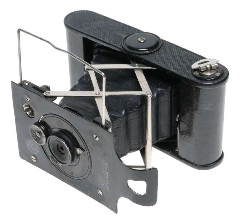 Contessa-Nettel Piccolette B Strut-Folding 4×6.5cm Camera Post WW1