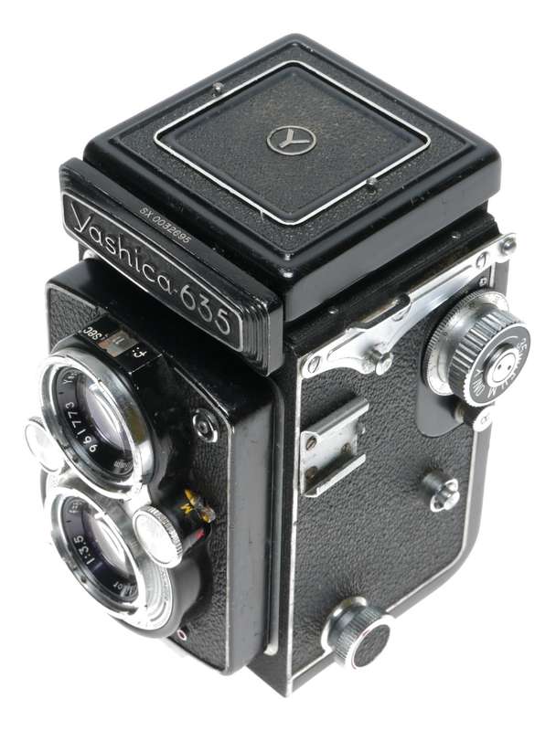 Yashica 635 Dual Format 120 35mm TLR Camera 1:3.5 F=80mm