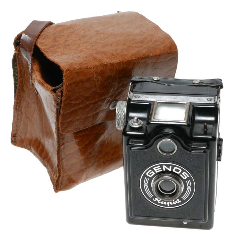 Genos Rapid 120 Roll Film 6x6 Bakelite Box Type Camera