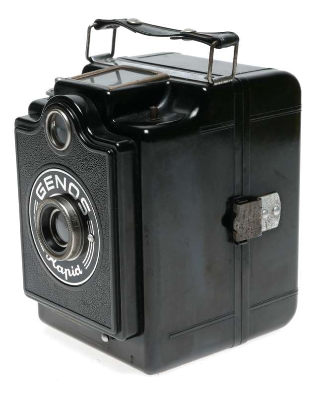 Genos Rapid 120 Roll Film 6x6 Bakelite Box Type Camera