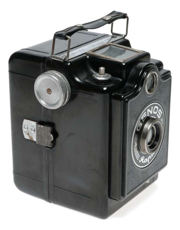 Genos Rapid 120 Roll Film 6x6 Bakelite Box Type Camera