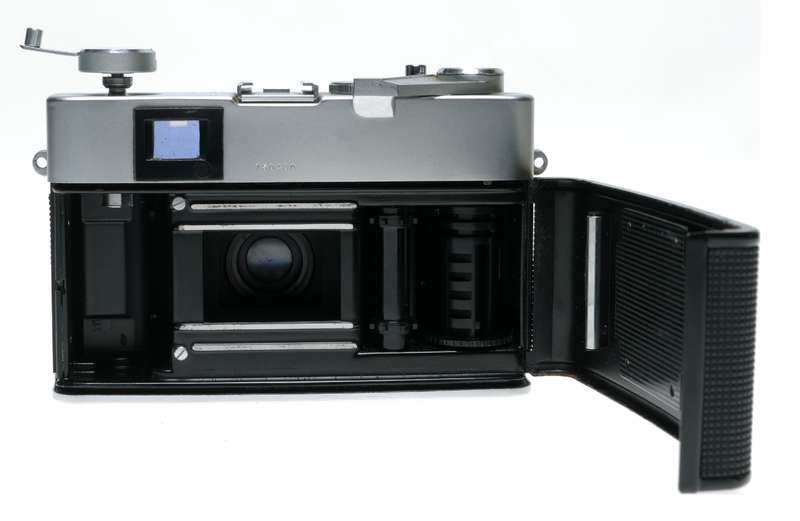 Konica EE Matic Deluxe 35mm Film RF Camera Hexanon 2.8/40