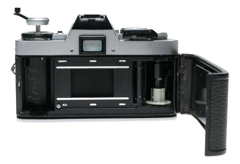 Minolta XG-M 35mm Film SLR Camera Cosina 1:4 28-70 MC Macro