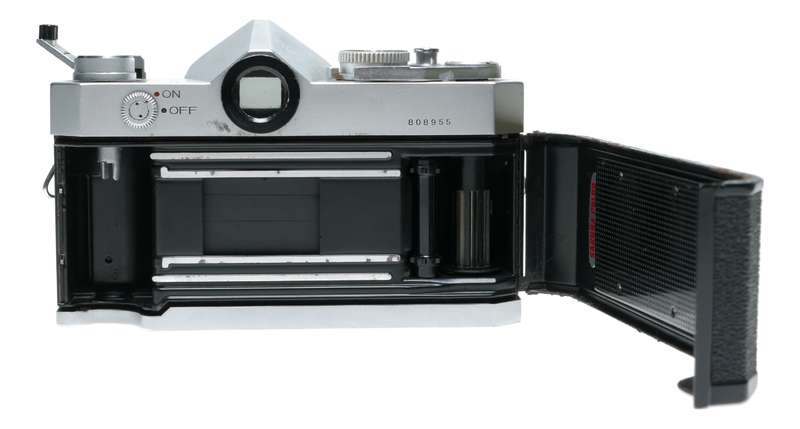 Konica Autoreflex T 35mm Film SLR Camera Hexanon 1.8/52