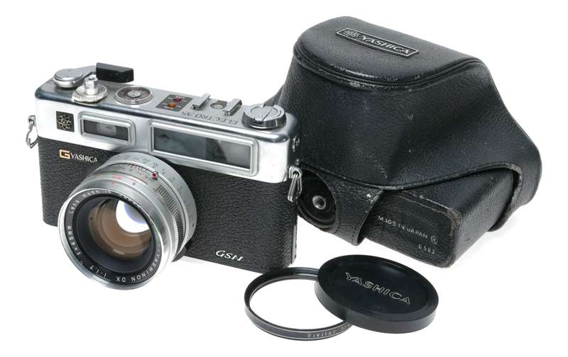 Yashica Electro 35 GSN Camera Color-Yashinon DX 1:1.7 f=45mm