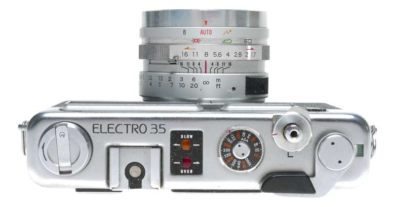 Yashica Electro 35 GSN Camera Color-Yashinon DX 1:1.7 f=45mm