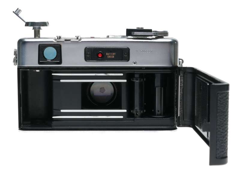 Yashica Electro 35 GSN Camera Color-Yashinon DX 1:1.7 f=45mm