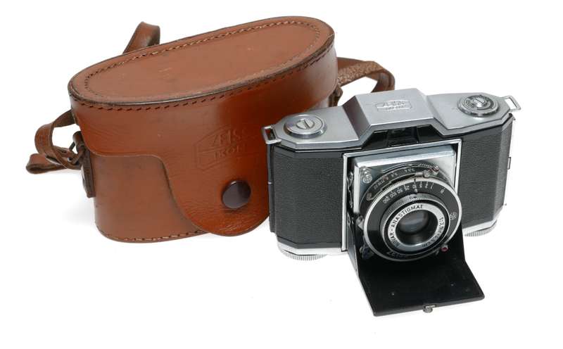 Zeiss Ikon Ikonta 35 522/24 Folding Camera Novar 1:3.5 f=4.5cm