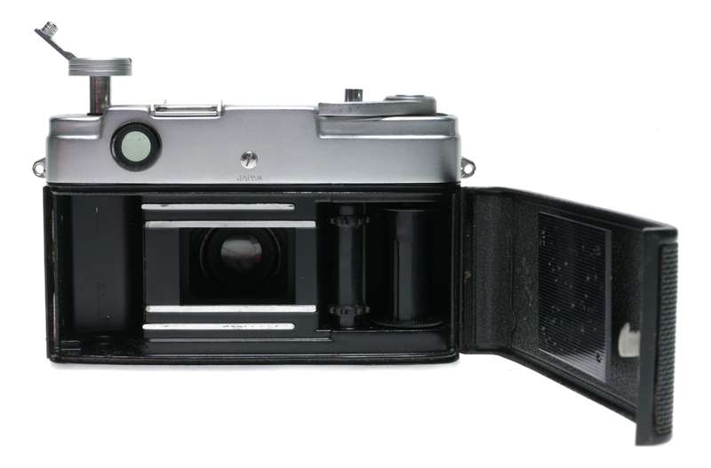 Yashica J 35mm Film Rangefinder Camera Yashinon 1:2.8 f=4.5cm Case