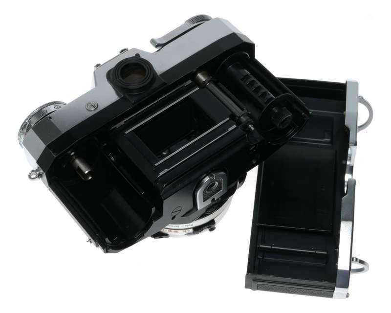 Zeiss Ikon Super BC 35mm SLR Film Camera Tessar 2.8/50 Ikoblitz Case