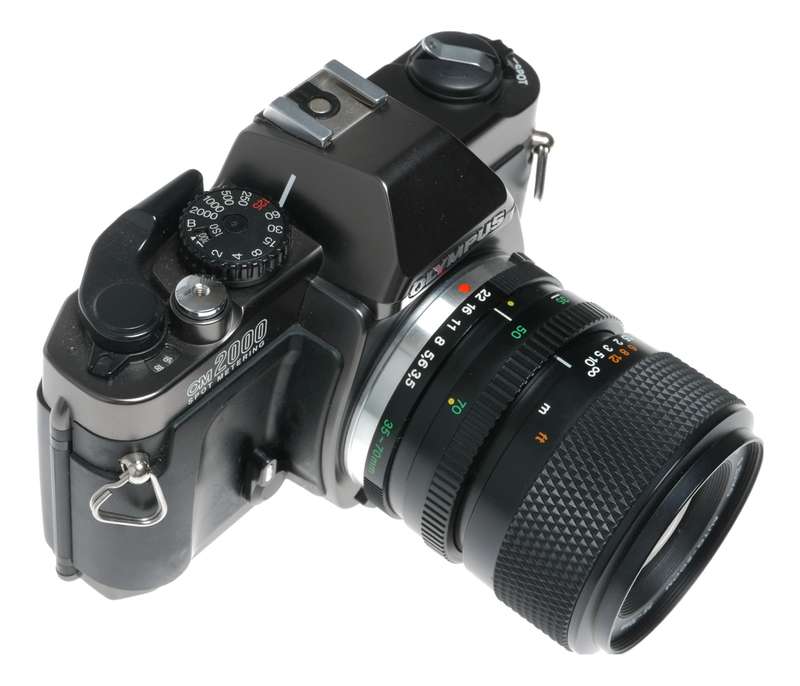 Olympus OM2000 35mm Film Camera S Zuiko Auto-Zoom 35-70 1:3.5-4.8