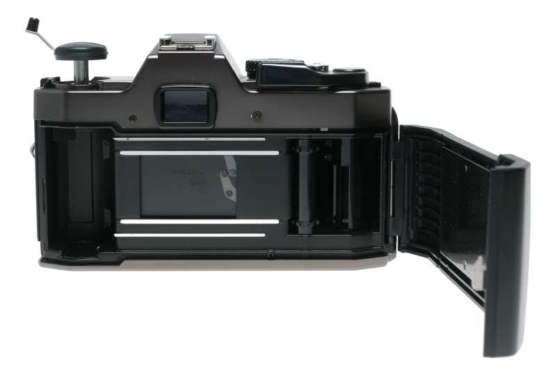 Olympus OM2000 35mm Film Camera S Zuiko Auto-Zoom 35-70 1:3.5-4.8