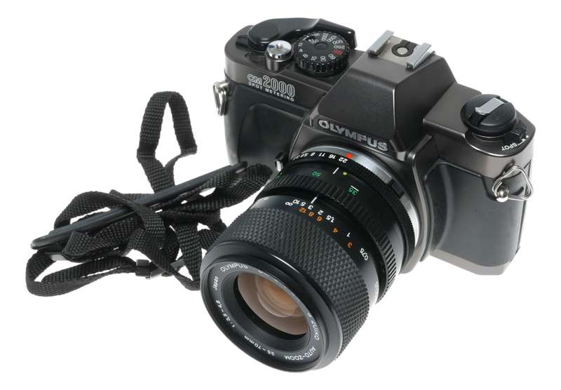 Olympus OM2000 35mm Film Camera S Zuiko Auto-Zoom 35-70 1:3.5-4.8