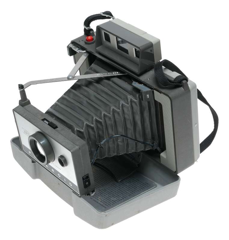 Polaroid 320 Automatic Land Instant Film Pack Folding Camera