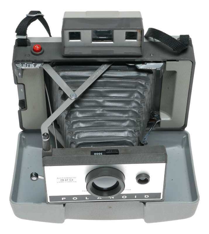 Polaroid 320 Automatic Land Instant Film Pack Folding Camera