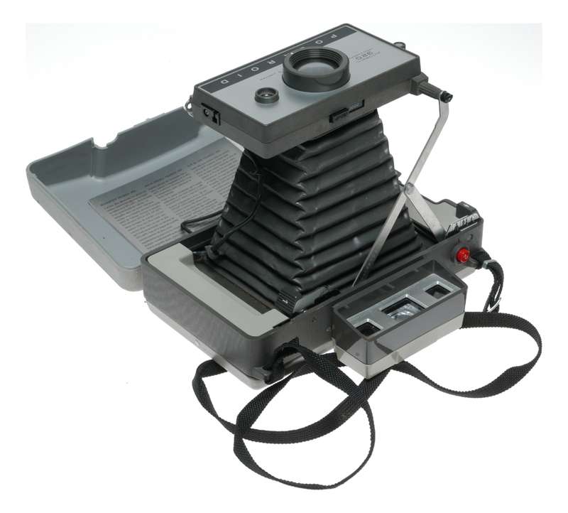Polaroid 320 Automatic Land Instant Film Pack Folding Camera