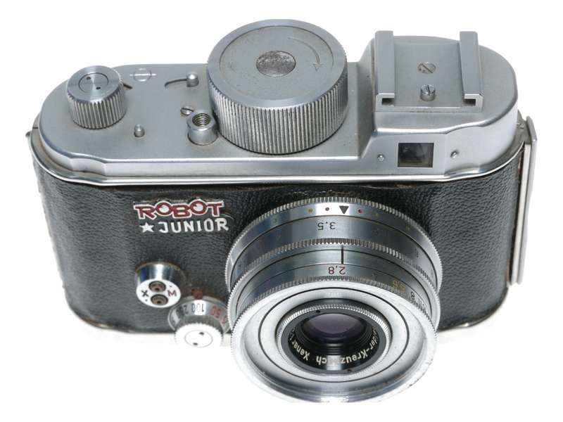 Robot Junior Compact 35mm Film Camera Schneider Xenar 1:2.8/38
