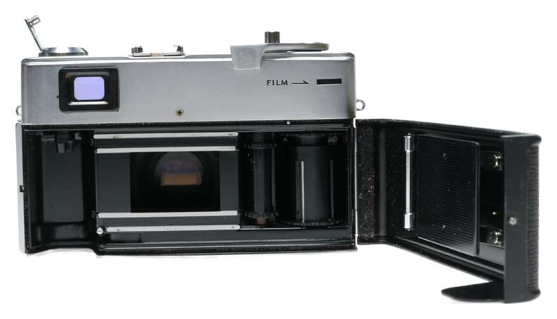 Minolta Hi-Matic 11 Super 3 Circuit Camera Rokkor-PF 1:1.7 f=45mm