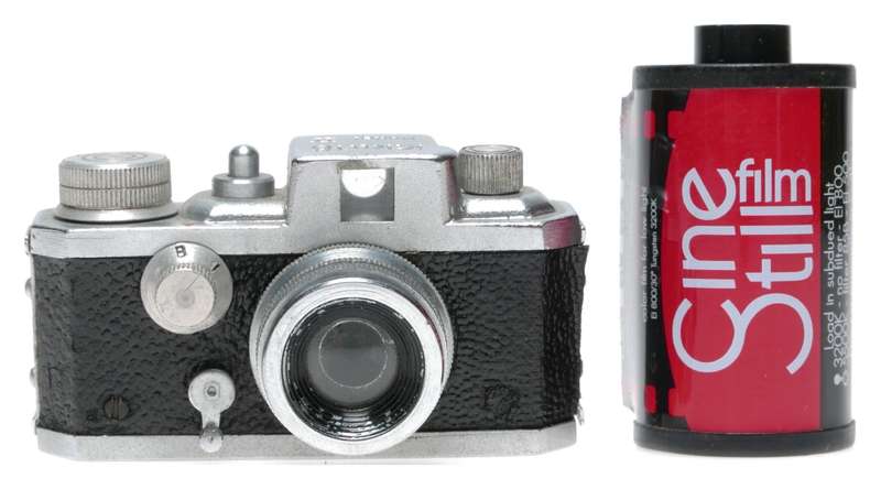 Kiku 16 Model II Subminiature 17.5mm Film Viewfinder Camera