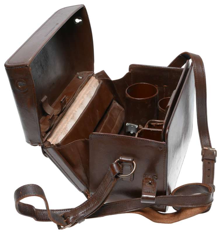 Leica original Leitz leather camera shoulder bag from the 1950's