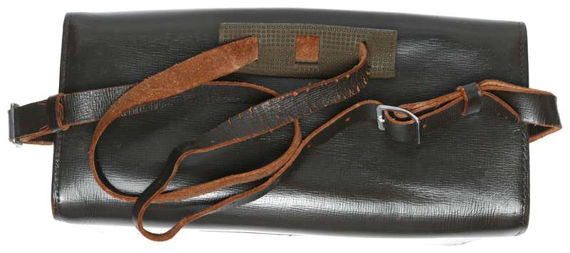 Compact retro camera case shoulder slung type fitted leather