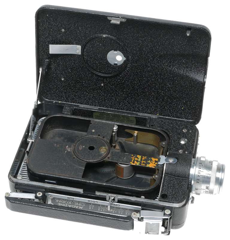 Kodak Cine magazine 16 vintage movie camera in case 16mm