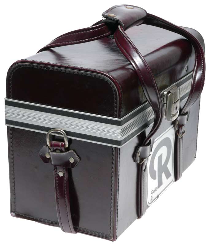 Camera case vintage and universal fits film cameras