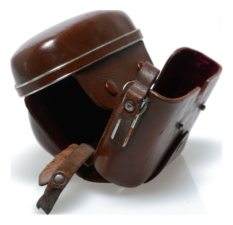 Tan Zeiss Ikon vintage film camera antique leather case in used condition