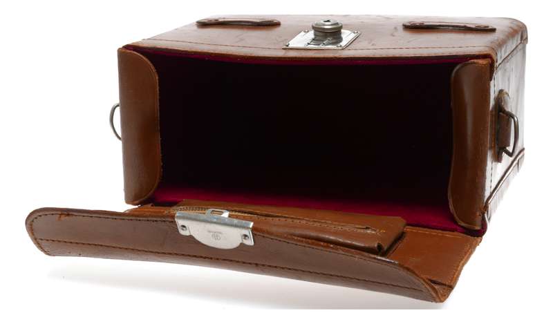 Carry bag vintage film camera antique leather case in used condition