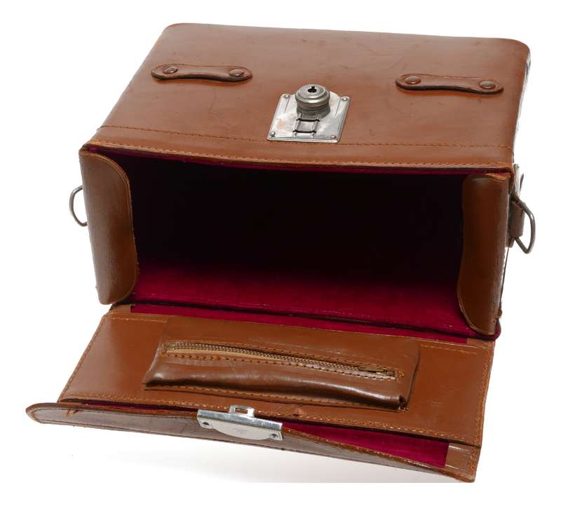 Carry bag vintage film camera antique leather case in used condition