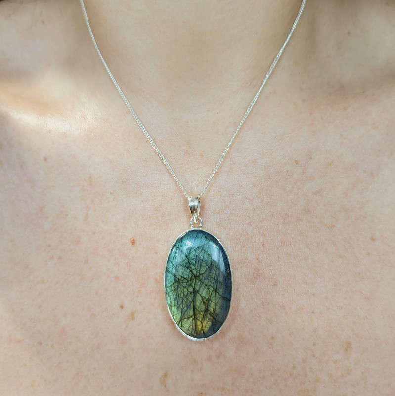 Delia - Labradorite