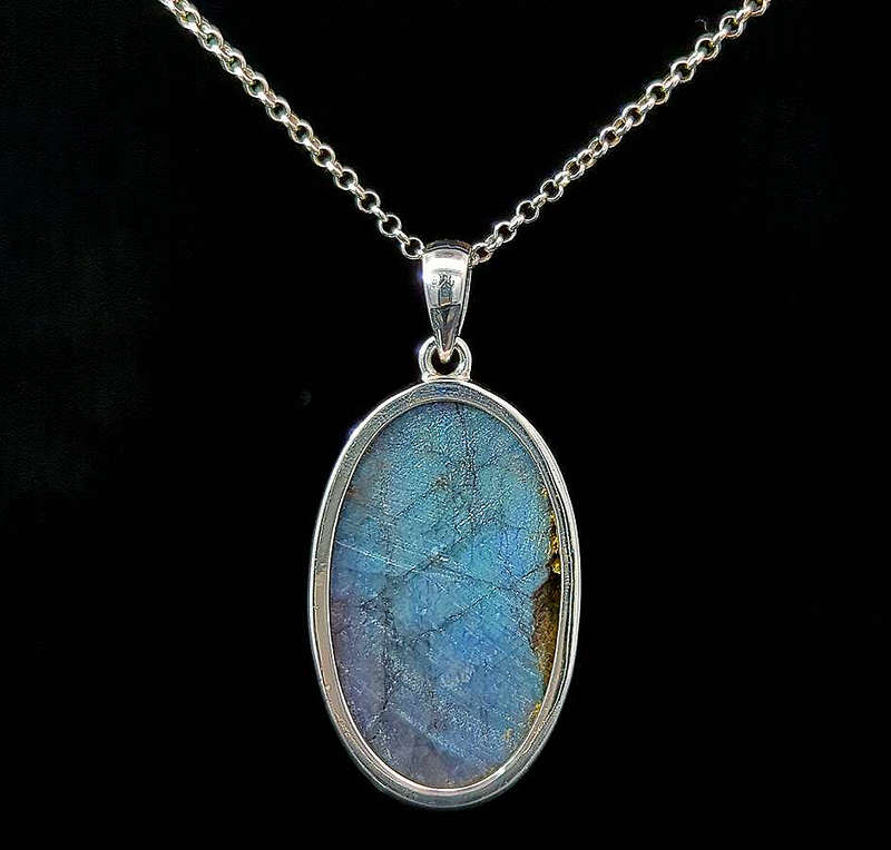 Delia - Labradorite