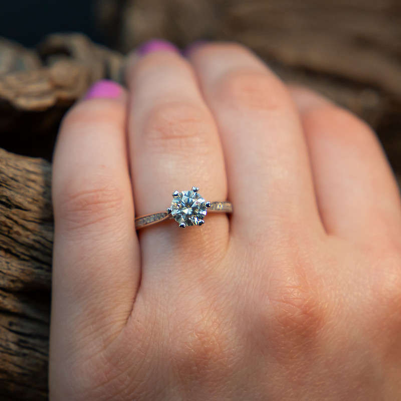 Victoria - Moissanite