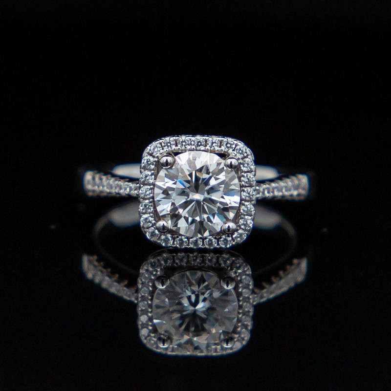 Odelia - Moissanite