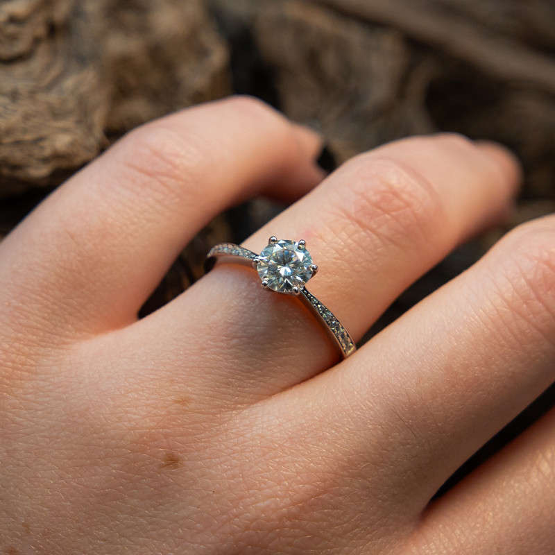 Lisbeth - Moissanite