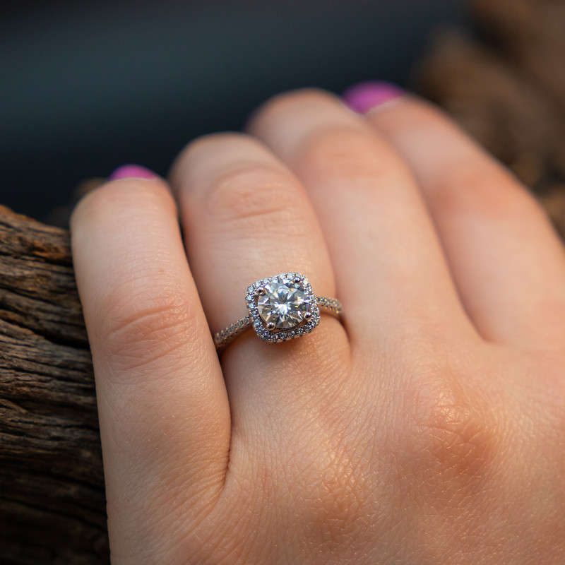 Odelia - Moissanite