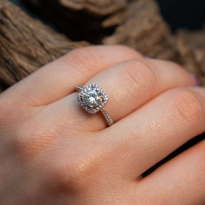 Odelia - Moissanite