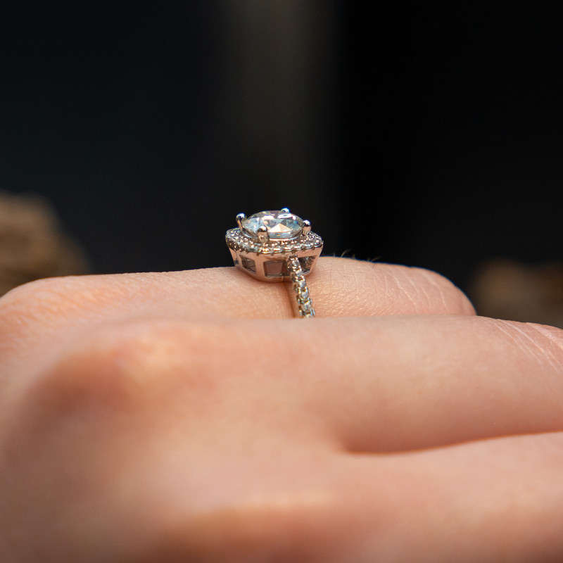 Odelia - Moissanite