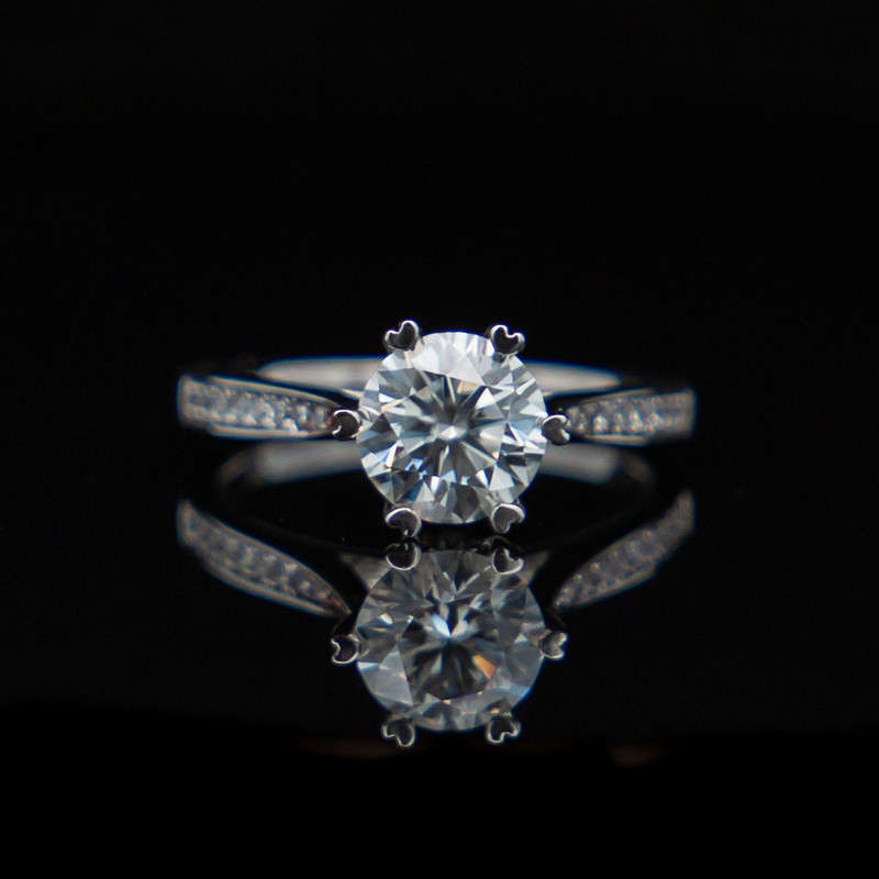 Victoria - Moissanite