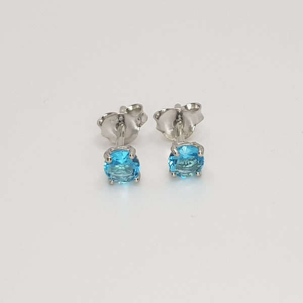 Blue Topaz 4mm  stud earrings E36