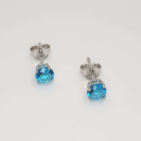 Blue Topaz 5mm stud earrings E37